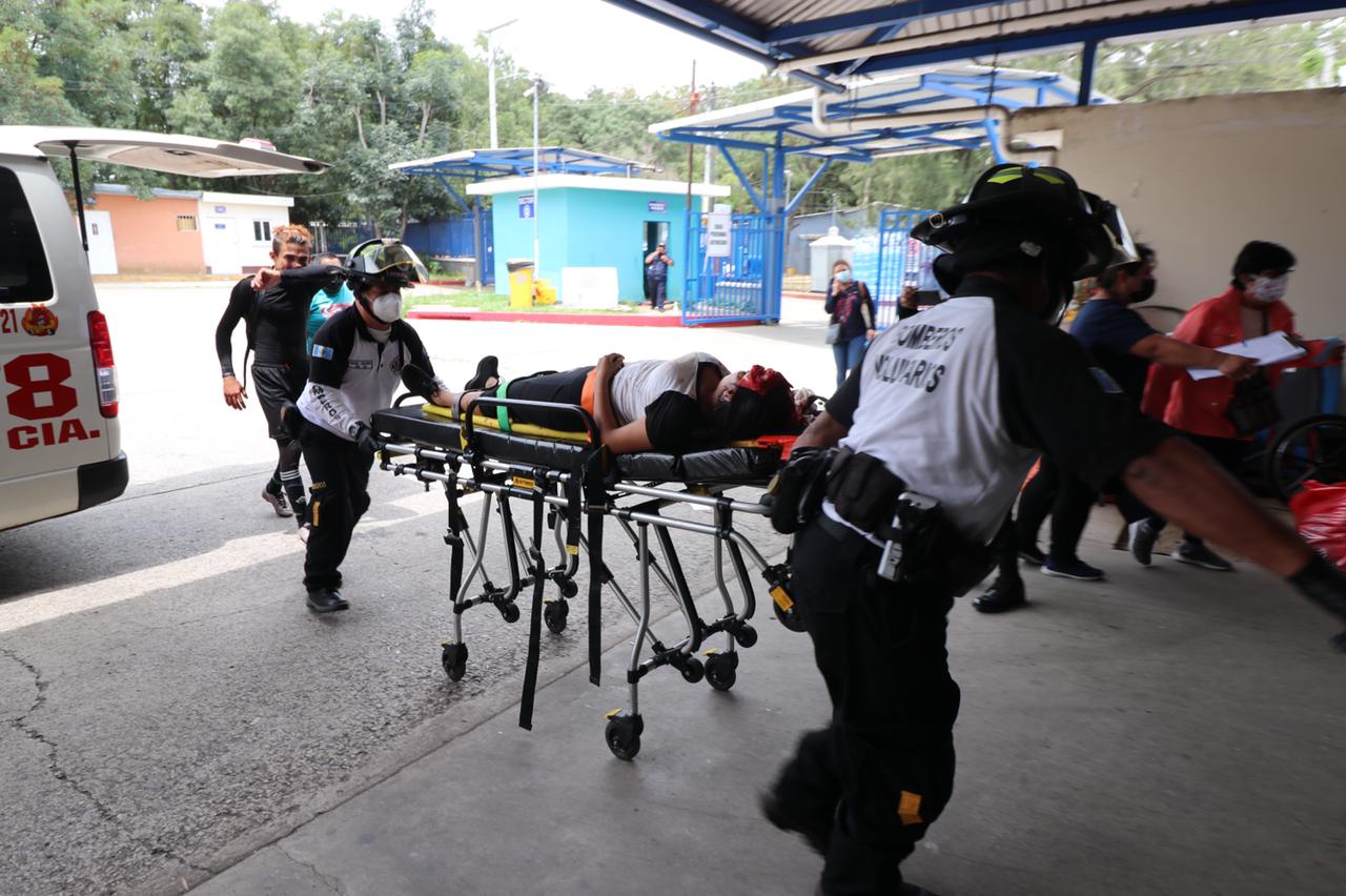 Ataque armado en campo de futbol deja tres fallecidos y cuatro heridos en Villa Canales
