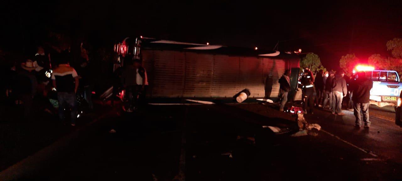 Busazo y accidente de picop dejan 21 heridos y dos fallecidos