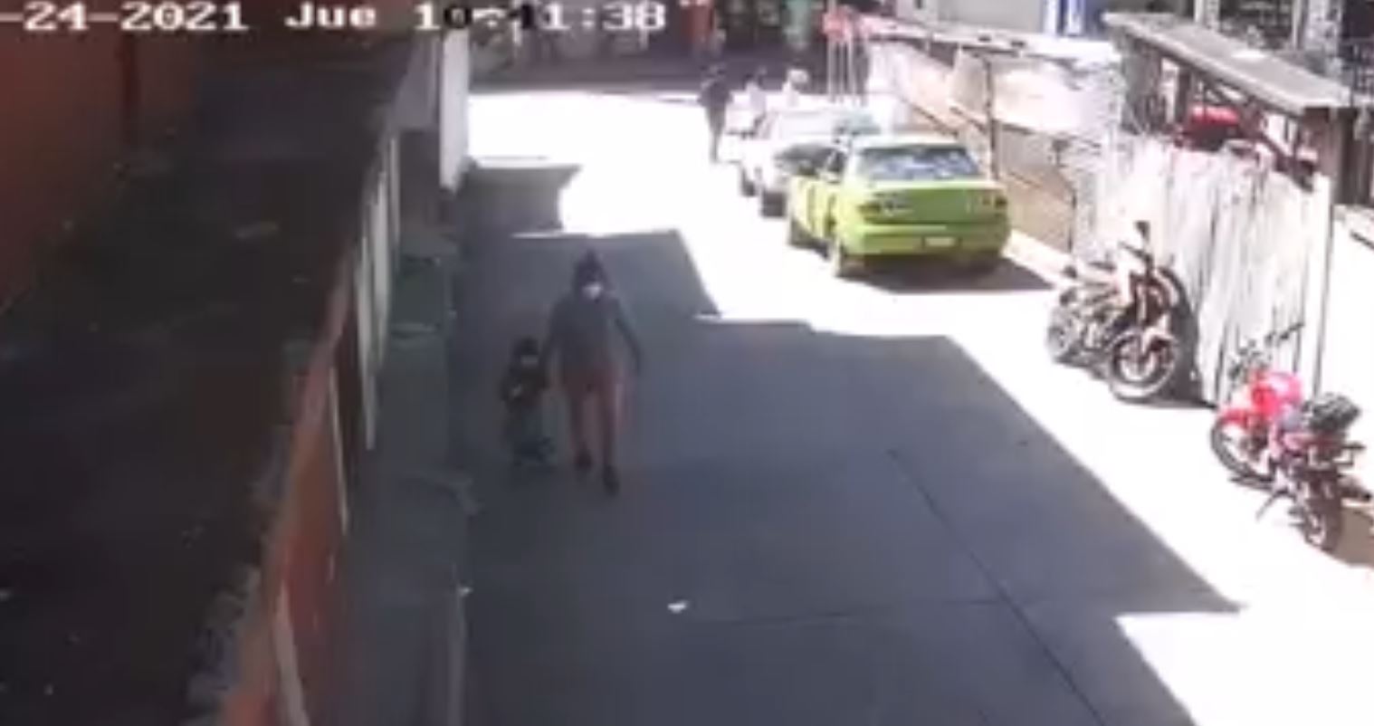 En video: Captan el momento en que una niña de 4 años es raptada en la terminal de buses de San Marcos