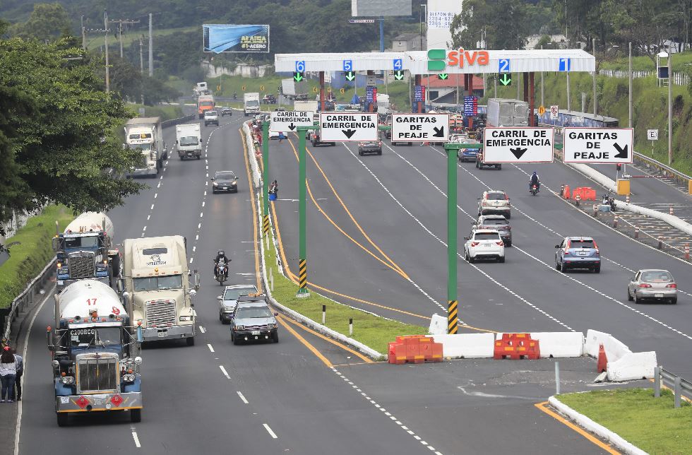 Se espera retorno masivo de vehículos por autopista Palín – Escuintla (111 mil usuarios han transitado en cuatro días)