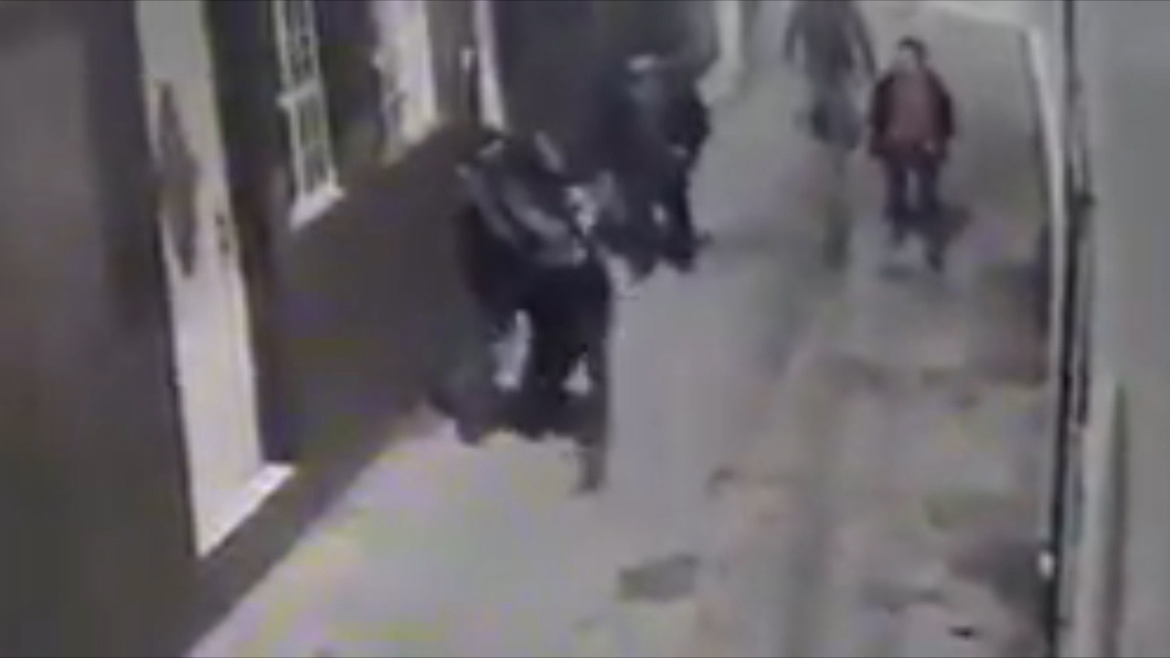 Cámaras captan intento de secuestro de joven en San Pedro Sacatepequez en San Marcos