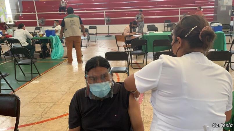 Covid-19: “Tienes más de 18 años y quieres vacunarte, trae a 2 de 40” la estrategia en Chiapas, México