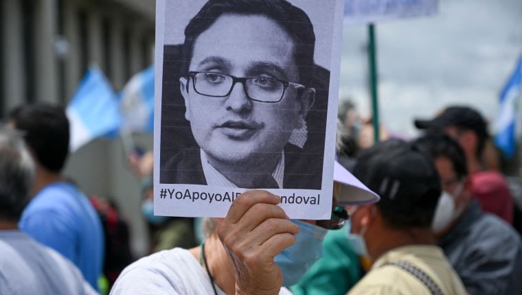 ¿Fue legal? Analistas de justicia opinan sobre la destitución de Sandoval de la Feci