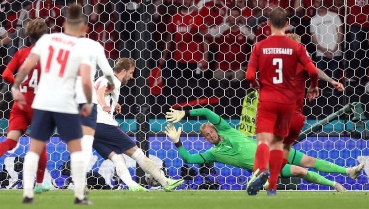 Eurocopa 2020: la UEFA sanciona a Inglaterra por el láser usado contra el portero de Dinamarca durante el lanzamiento de un penalti en las semifinales