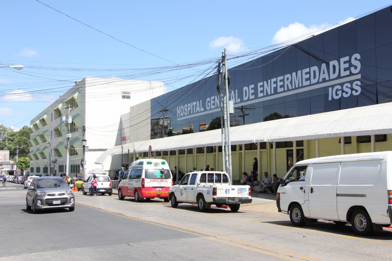 Ladrones en moto hieren de bala a dos médicos en la zona 9
