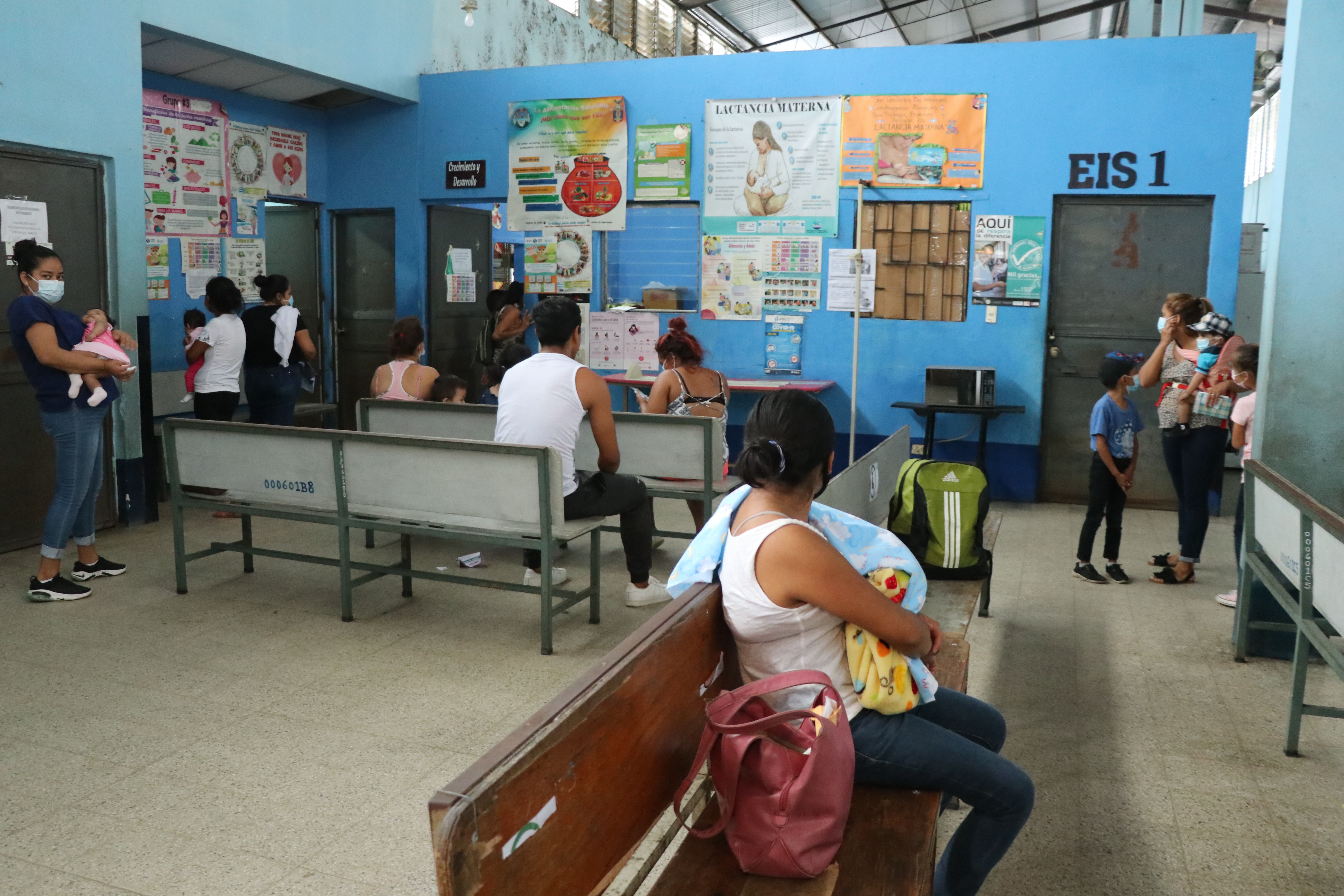 VIDEO | Centro de Salud de Santa Lucía Cotzumalguapa lleva tres semanas sin vacunas