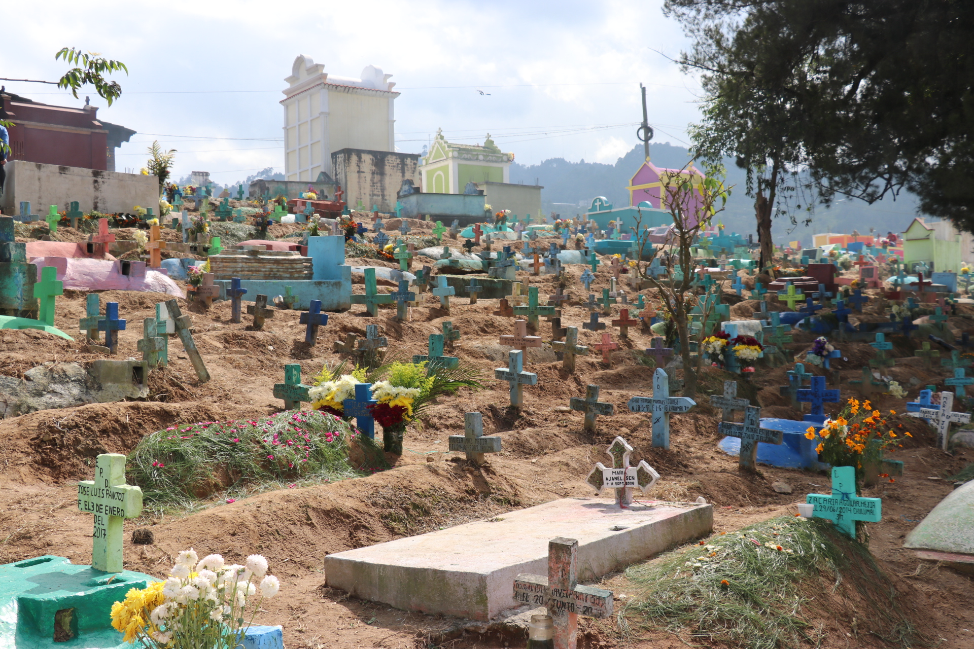 Realizan entierros de personas con covid-19 sin informarles a las autoridades de salud en Quiché, lo que genera más contagios