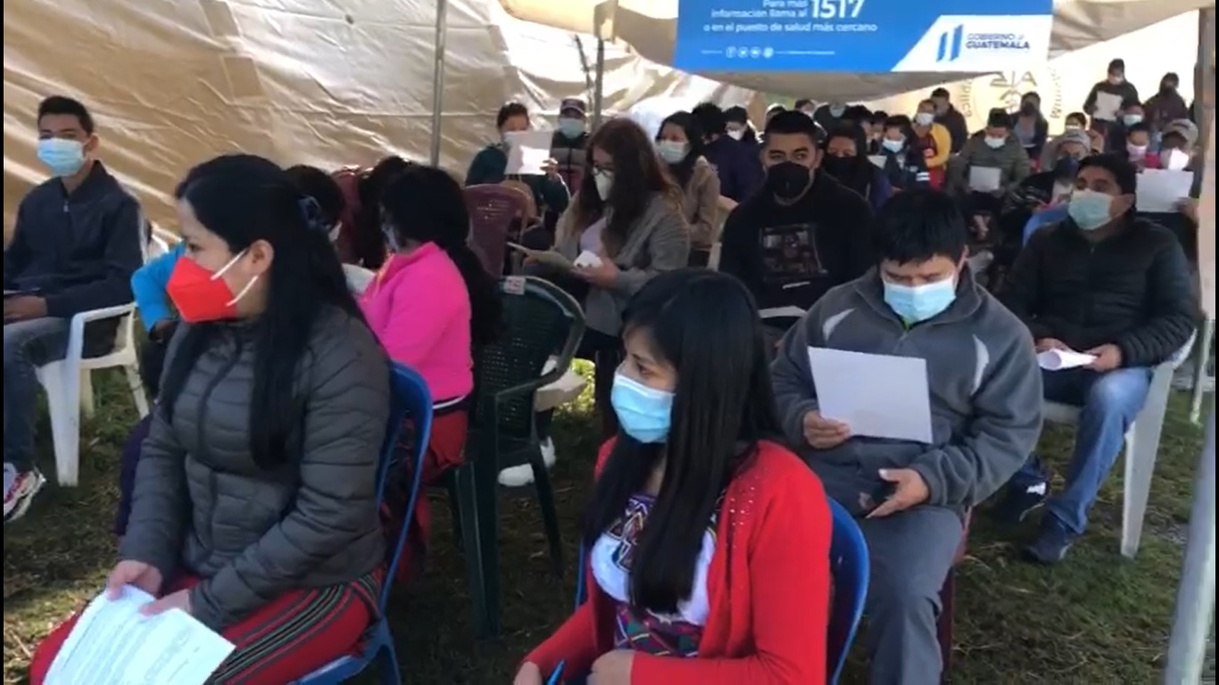 VIDEO | Vacunación contra el covid-19 a personas de 18 años en adelante en el norte de Quiché crea polémica entre vecinos y autoridades de salud