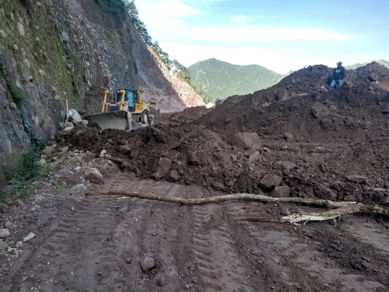 Una persona continúa desaparecida, luego de trabajos de búsqueda por derrumbe en Tajumulco