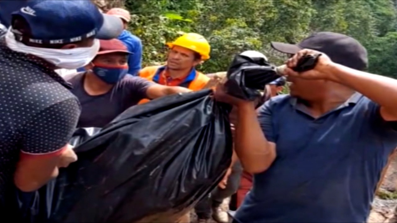 VIDEO | Localizan cuerpo de un hombre que quedó soterrado por derrumbe en Tajumulco, San Marcos