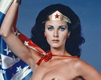 Siete décadas entre el dolor y la fama: Lynda Carter, la Mujer Maravilla, está de cumpleaños