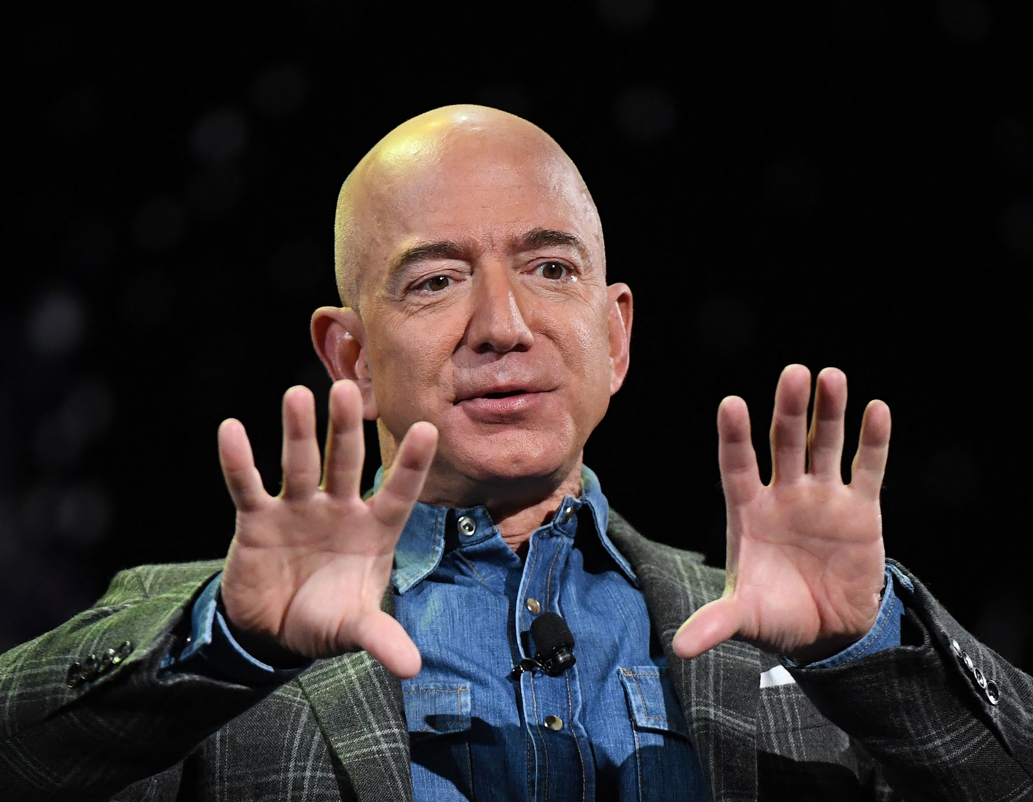 Revelan cómo se hizo rico Jeff Bezos al ser CEO de Amazon
