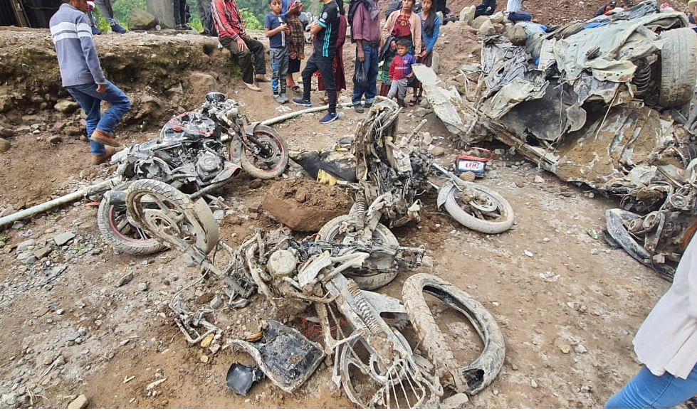Tres motos y un vehículo han sido encontrados en el derrumbe de Tajumulco