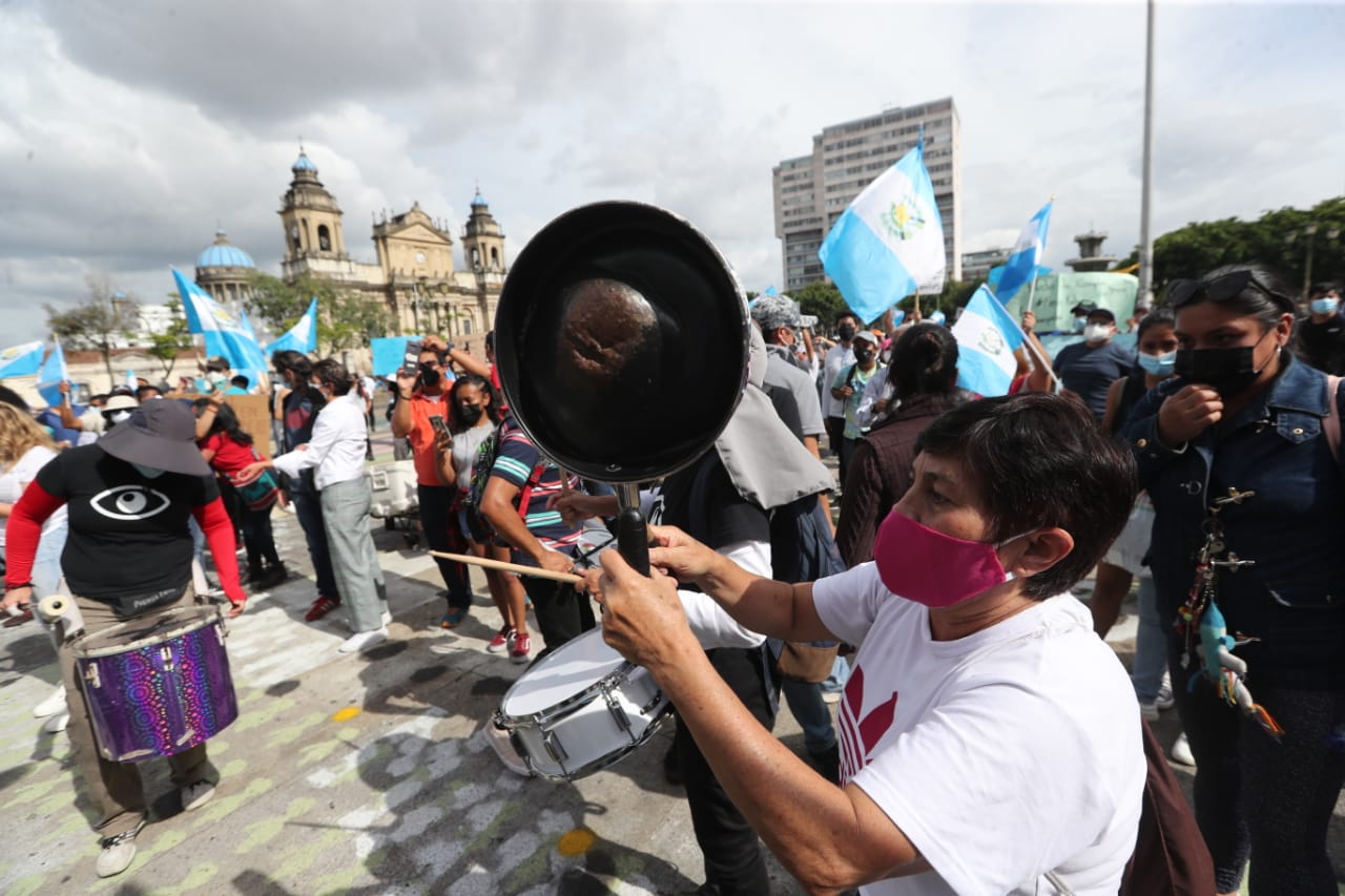 Protestan contra la decisión de jefa del MP de destituir a Juan Francisco Sandoval como titular de la Feci