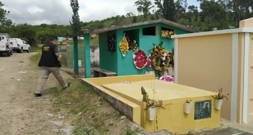 Desconocidos profanan tumba de la joven que fue baleada en su casa en Jalapa
