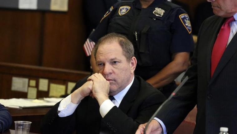 Transfieren a Harvey Weinstein a Los Ángeles para un nuevo juicio