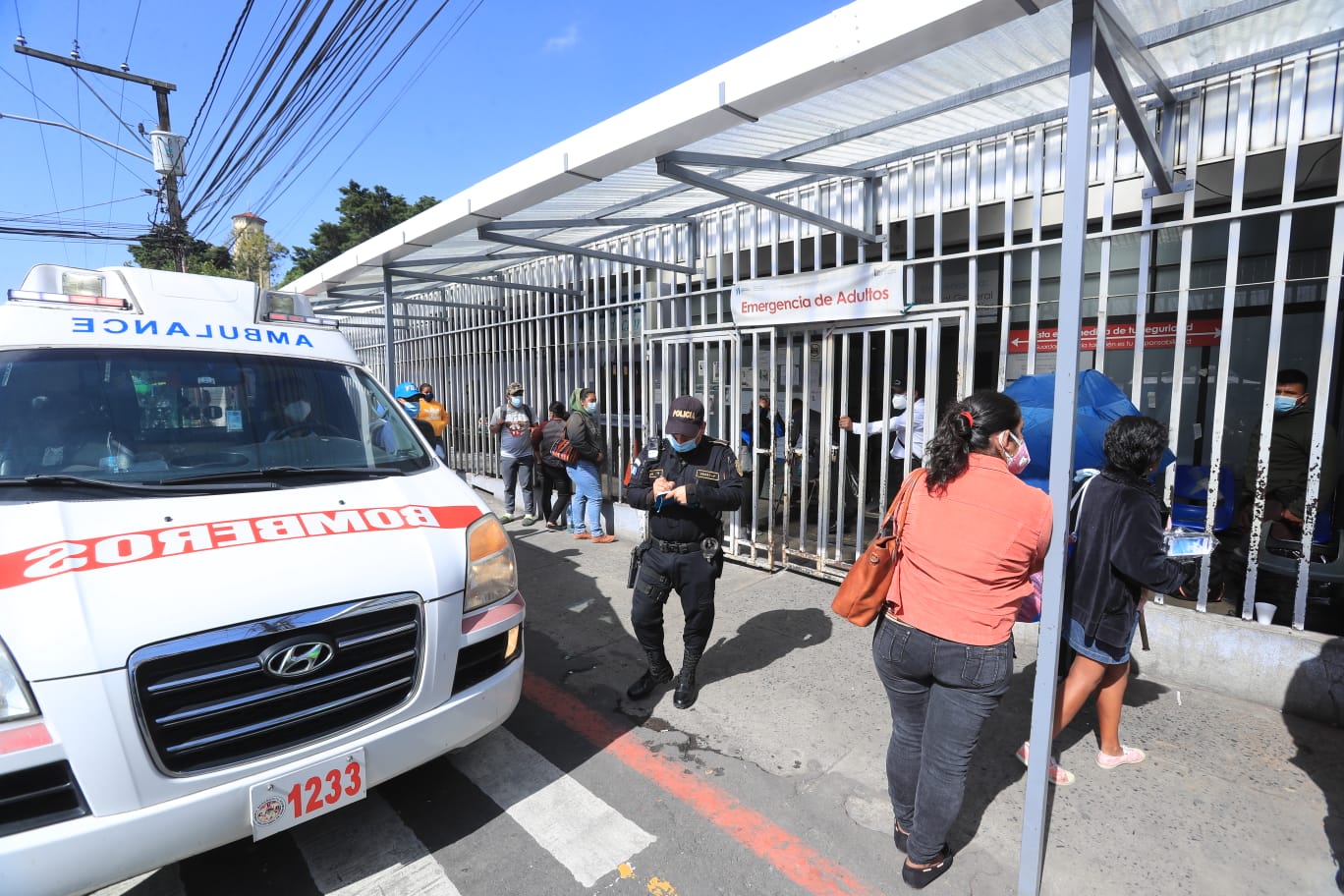 “Seguimos con una curva que no aplana en ningún momento”: ocupación sigue alta en hospitales por coronavirus