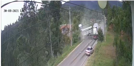 Video: así ocurrió el accidente entre un bus y un camión en la ruta de Quetzaltenango a Huehuetenango
