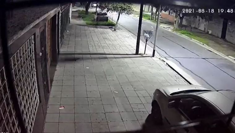 Video: así fue la persecución y el tiroteo entre policías y tres asaltantes que intentaron huir en un auto robado