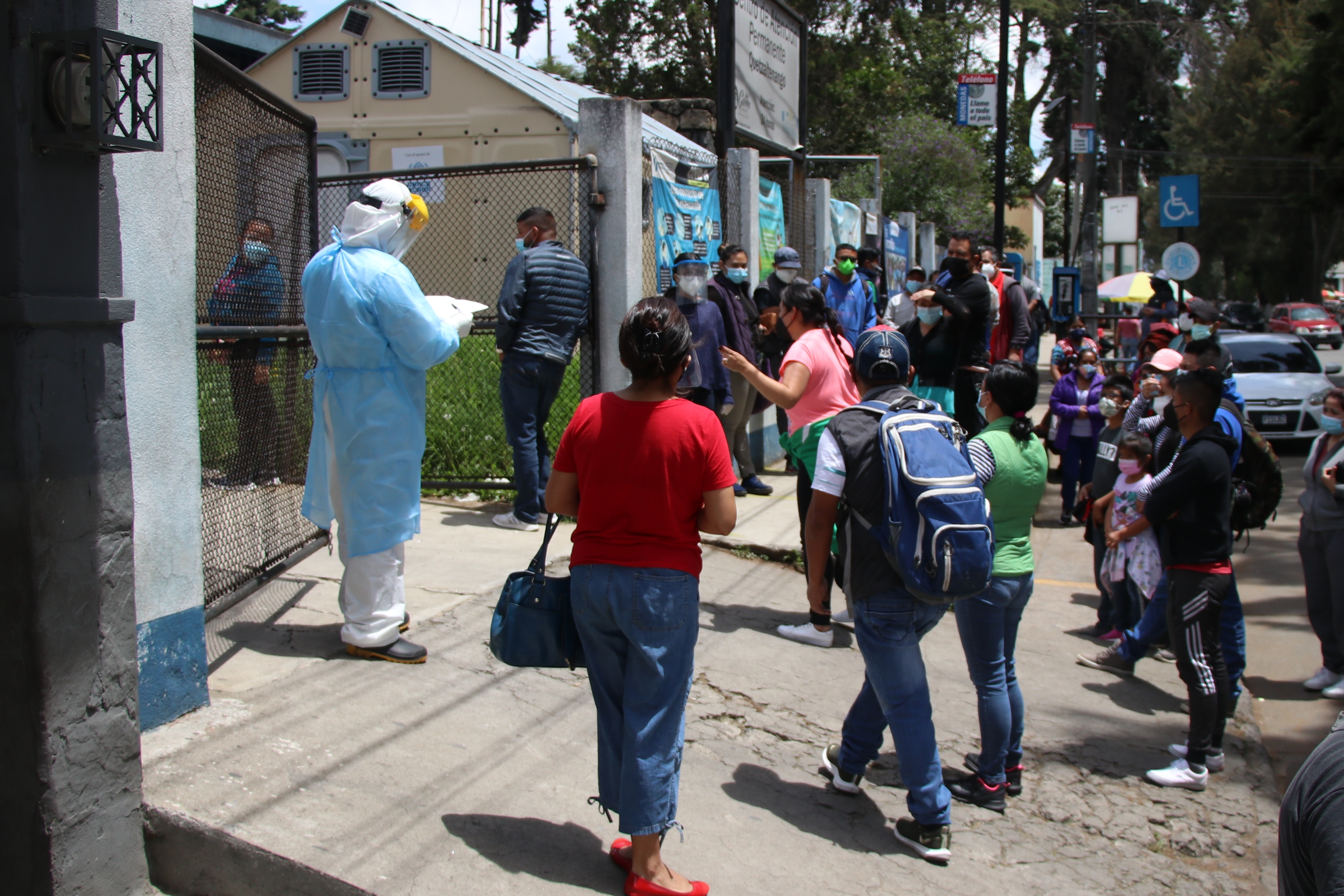 VIDEO | Pacientes con covid-19 que acuden al CAP de Quetzaltenango reciben una receta en lugar de medicamentos