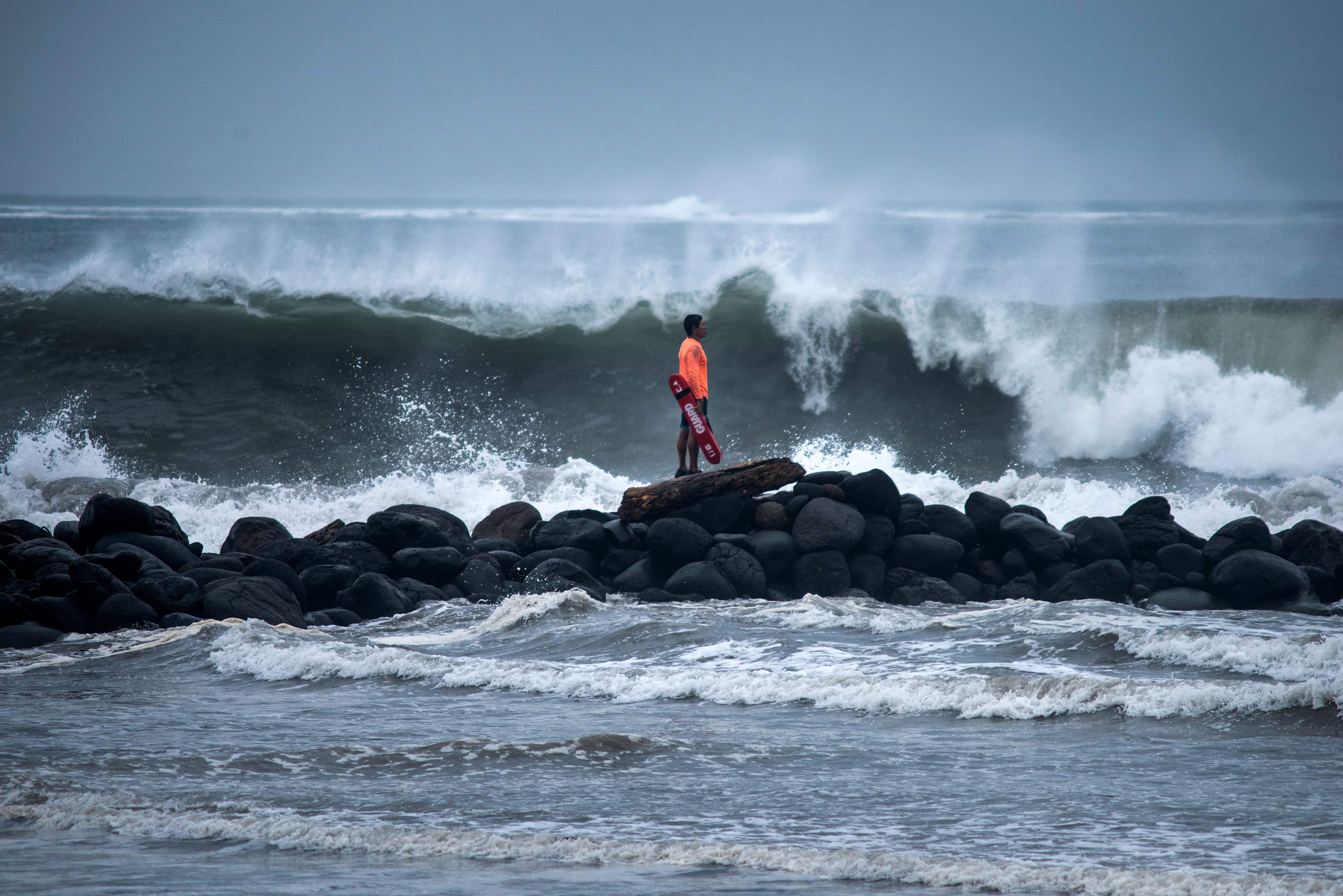 Grace se debilita y pasa a huracán categoría 1