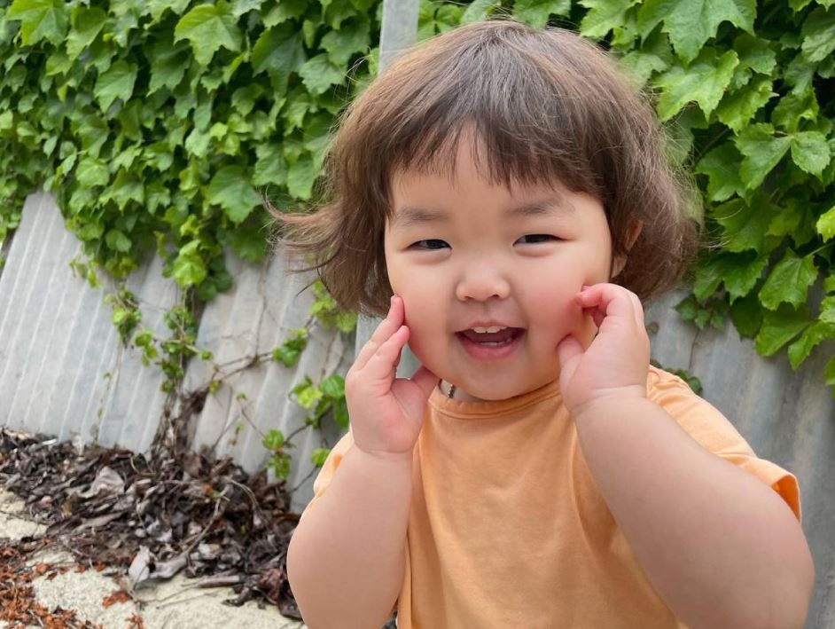 Esta es la historia de Jinmiran, la niña protagonista de stickers en WhatsApp y varios memes