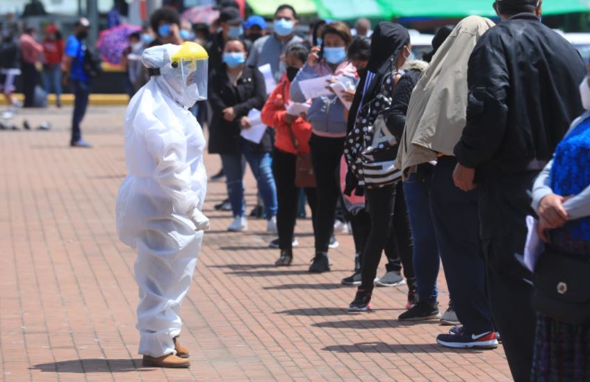 Guatemaltecos narran lo complicado de saber si padecen covid-19 ante la escasa cantidad de pruebas