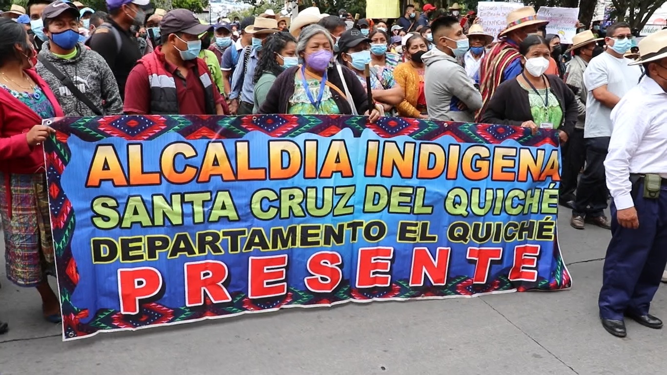 VIDEO | Autoridades Indígenas de Santa Cruz del Quiché aseguran que Alejandro Giammattei está beneficiando con la vacuna del covid-19 a los que no han protestado en su contra