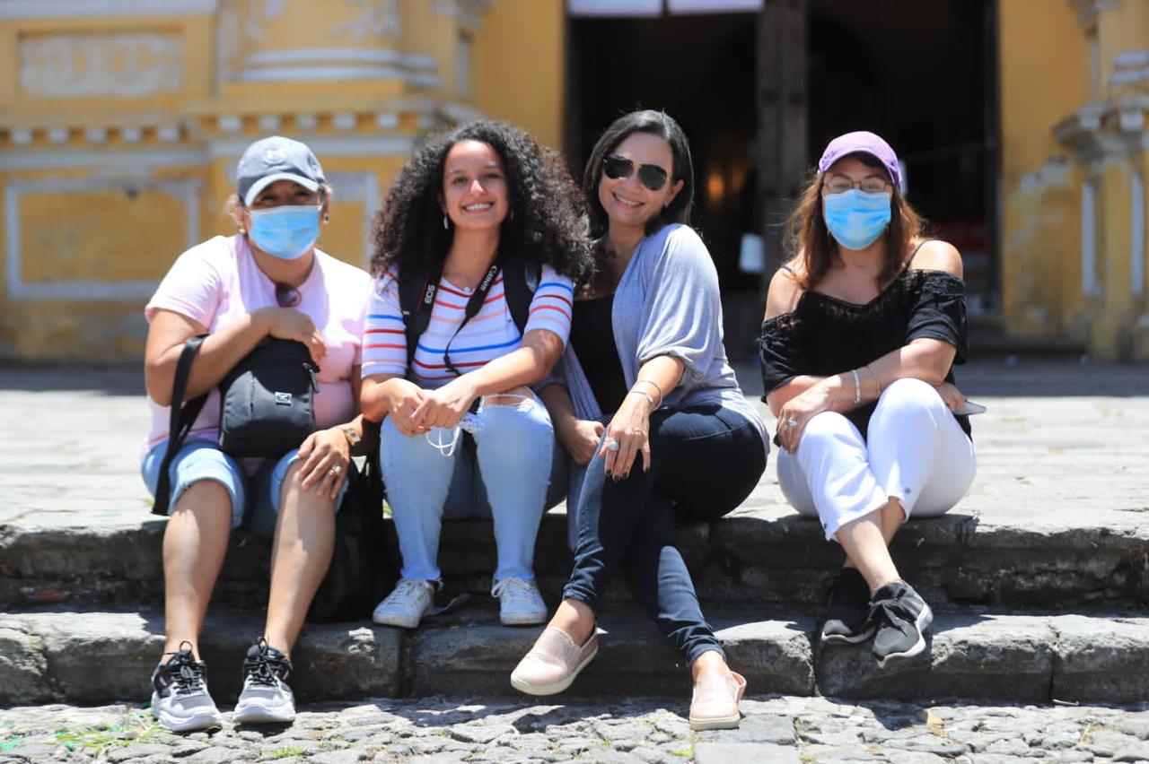 Turistas salvadoreños viajan a Guatemala por fiestas agostinas