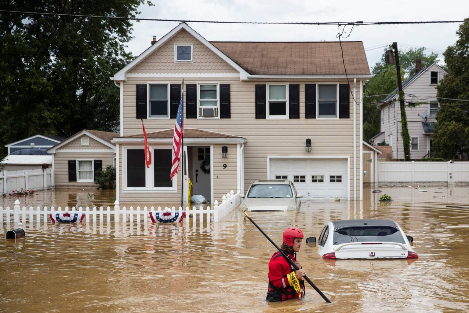 Inundaciones, miles de personas sin luz y vuelos cancelados en el noreste de Estados Unidos por tormenta Henri
