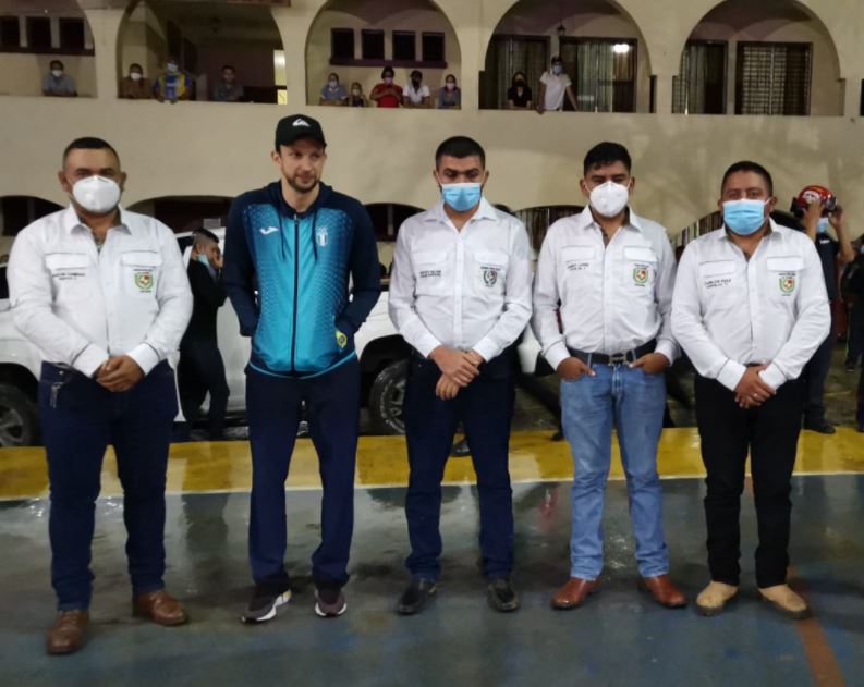 Entre música, aplausos y abrazos, Kevin Cordón llega a su natal La Unión, Zacapa