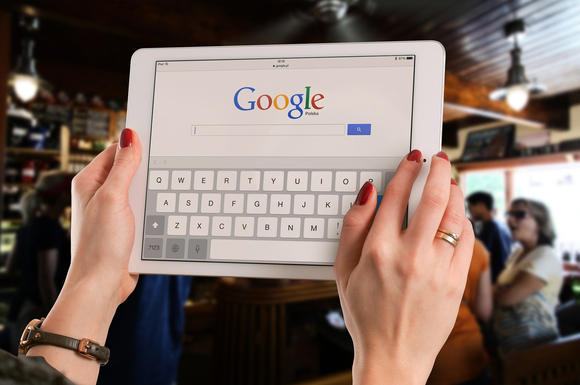 Google traduce de forma curiosa la frase “Feliz Cumpleaños” y usuarios lo viralizan