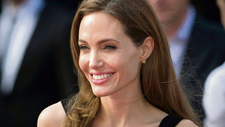 Angelina Jolie se estrena en Instagram con la denuncia de una niña afgana