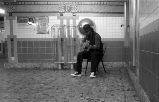 “Mentiría diciendo que me fue bien cantando en el metro de Nueva York”: El día que no reconocieron a Ricardo Arjona en EE. UU.