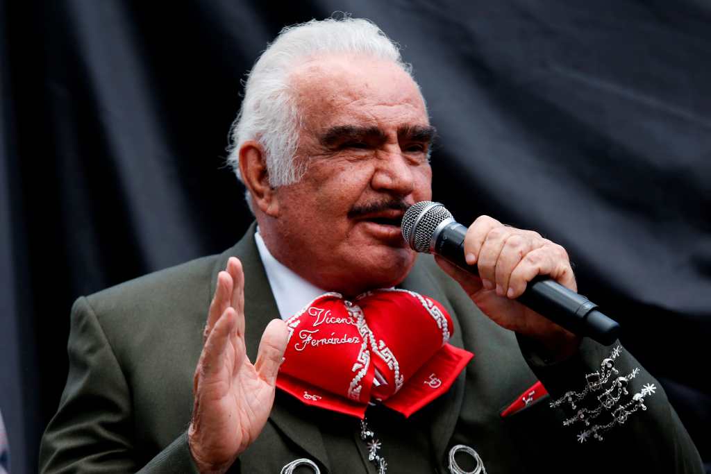 Hijo de Vicente Fernández desmiente rumores sobre la muerte de su padre