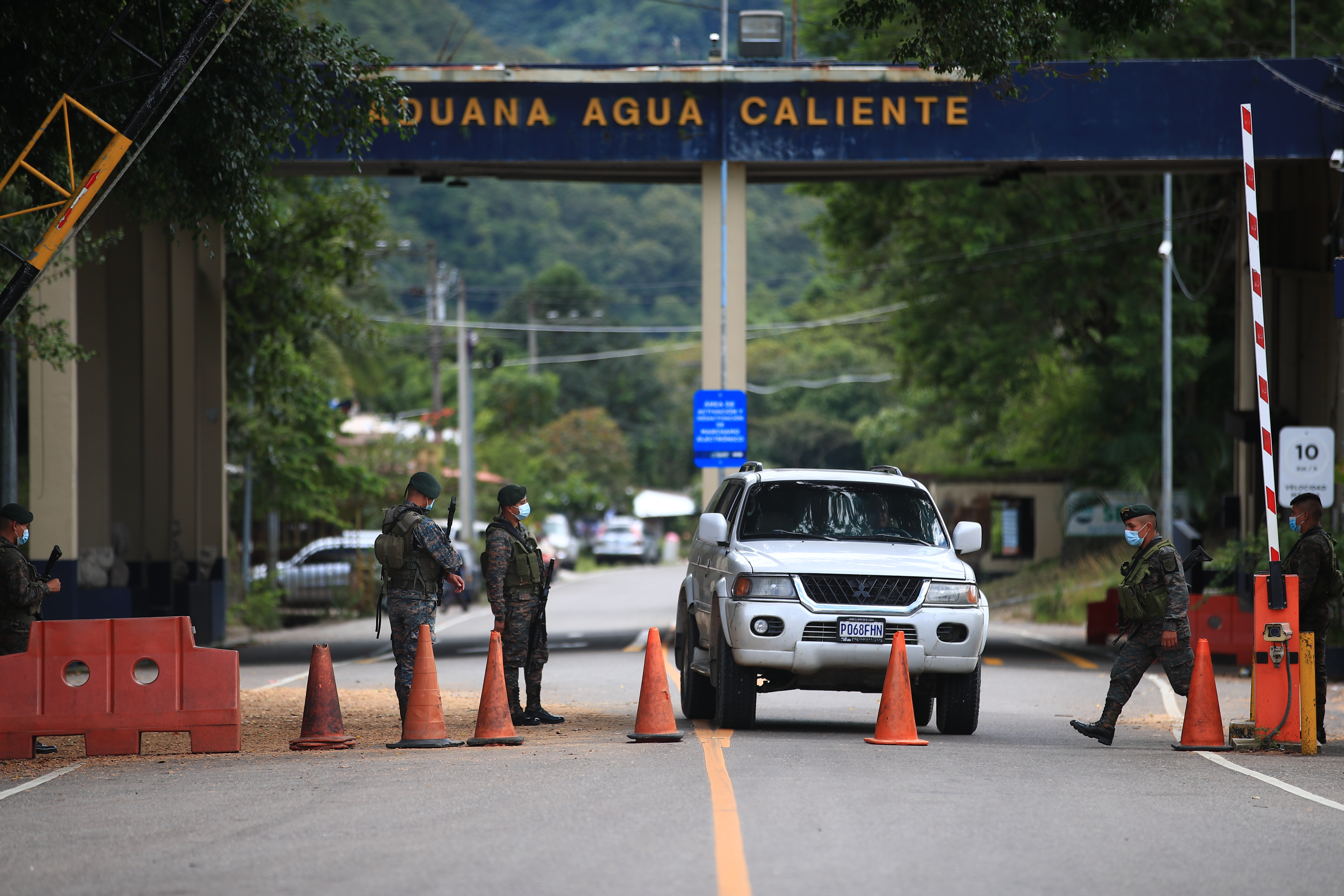 Sobornos a policías facilitan el tránsito de migrantes haitianos en Guatemala