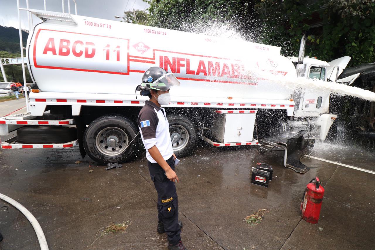 Paso en la ruta Interamericana es obstruido por accidente de camiones
