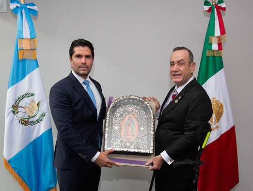 Alejandro Giammattei se reúne con el mexicano Eduardo Verástegui, actor y activista provida