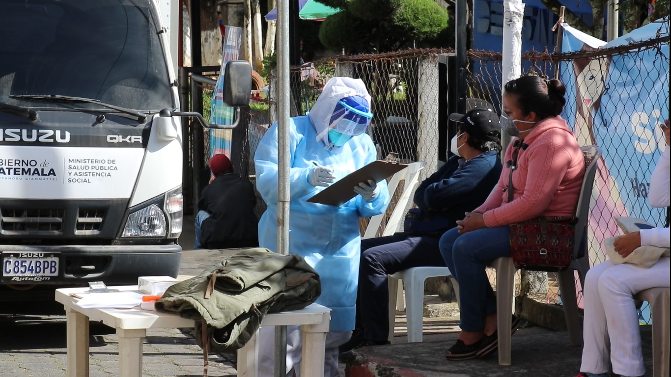 VIDEO | Ya no hay pruebas de covid-19 en centros de Salud de Quiché; han dejado de hacer hisopados a sospechosos
