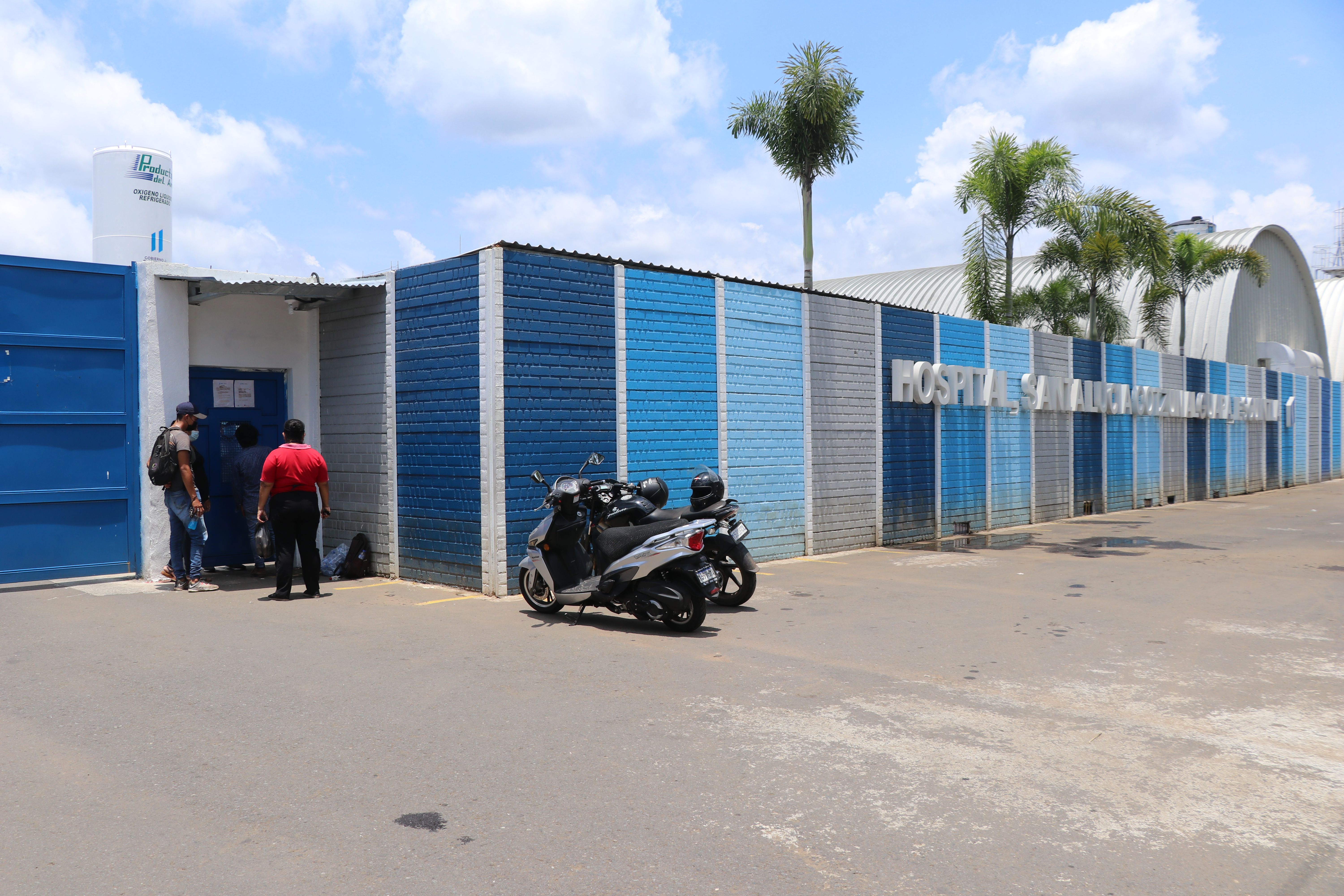 VIDEO | Hospital temporal Covid de Santa Lucía Cotzumalguapa tiene colapsado su intensivo pero recibe a refere