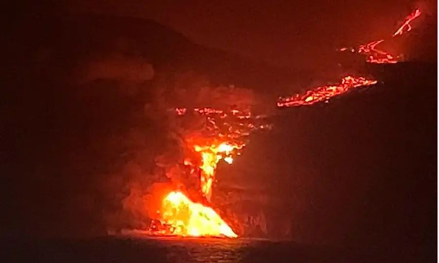 Galería: las espectaculares imágenes de la lava del volcán de La Palma llegando al mar
