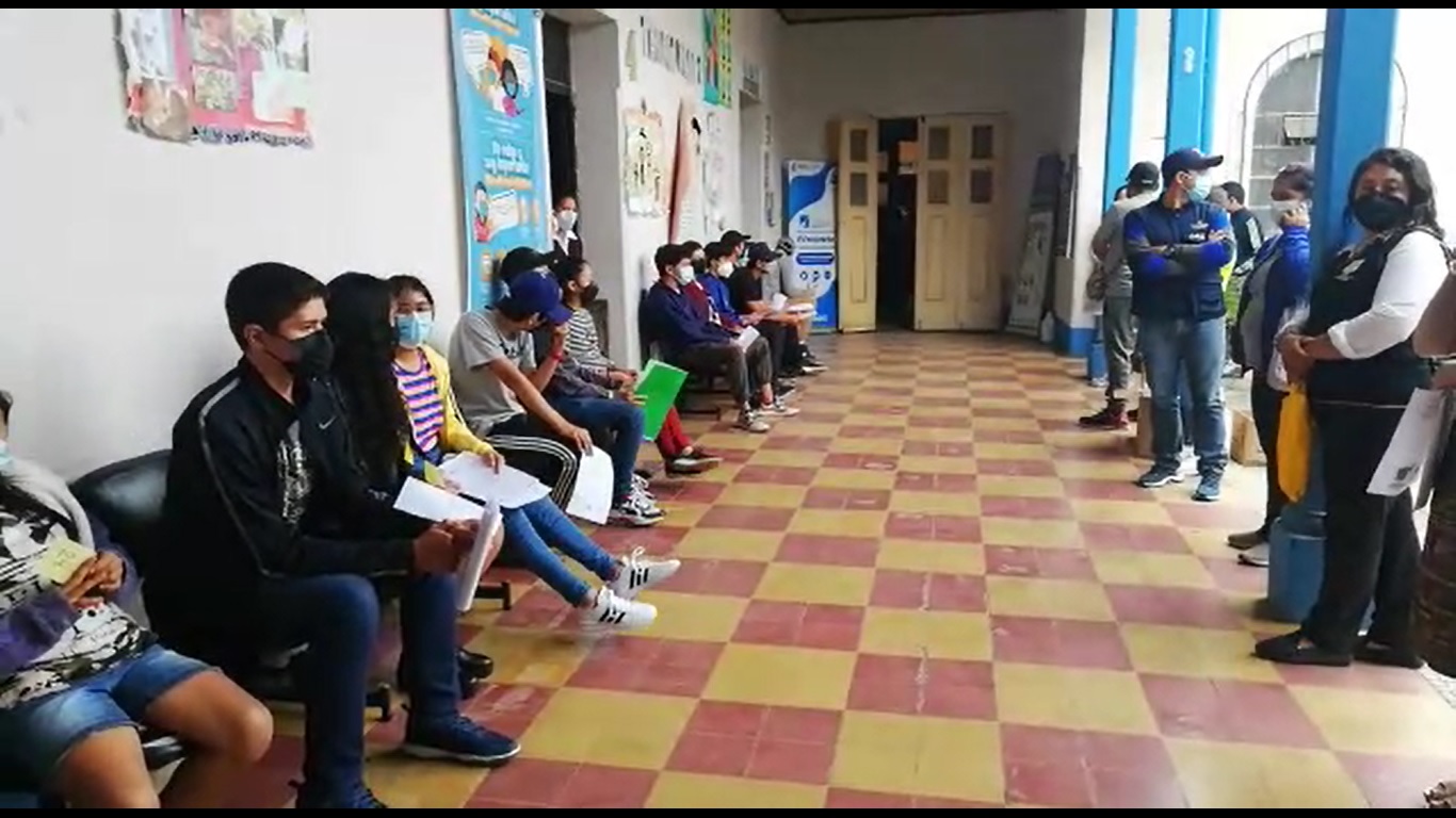VIDEO | Vacunas contra el covid-19 aplicadas a niños de 12 años de edad en adelante se agotan rápidamente en Santa Cruz del Quiché