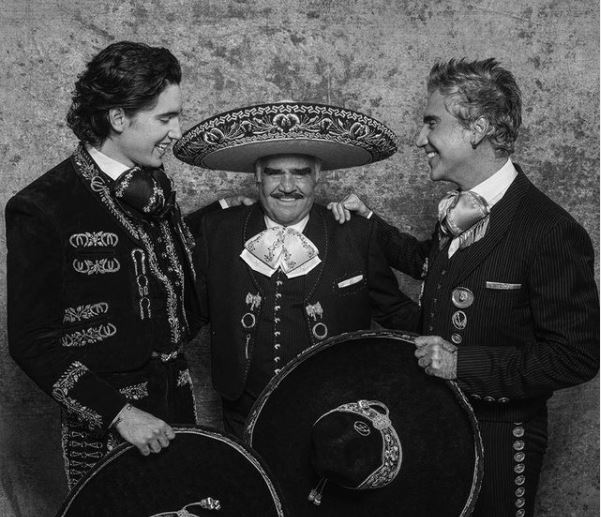 En fotografías, Vicente Fernández fue parte del primer concierto de la gira “Hecho en México” de “El Potrillo” y su hijo