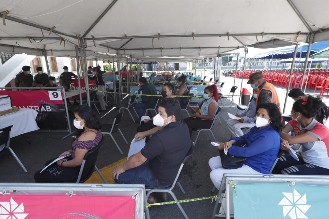 Salud disminuirá número de centros de vacunación en la capital y se enfocará en el interior del país