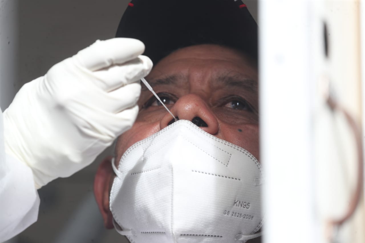 Largas filas se reportan en varios lugares de la capital para realizarse la prueba de covid19