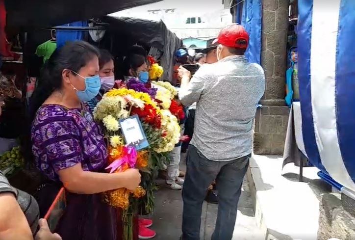 Santiago Atitlán rinde emotivo homenaje a doña Chonita, el rostro de la moneda de 25 centavos