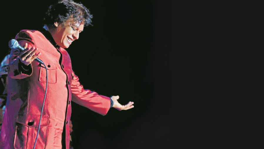 Joaquín Muñoz ahora asegura que Juan Gabriel sufrió caída durante reciente sismo en México y se golpeó la cabeza y cadera