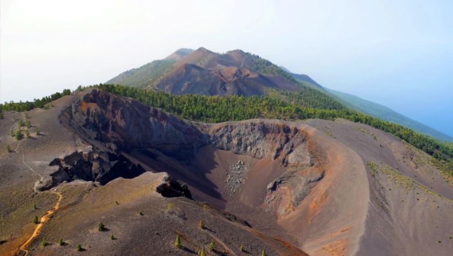 VIDEO | Usuarios captan expulsiones de lava del volcán Cumbre Vieja, en España