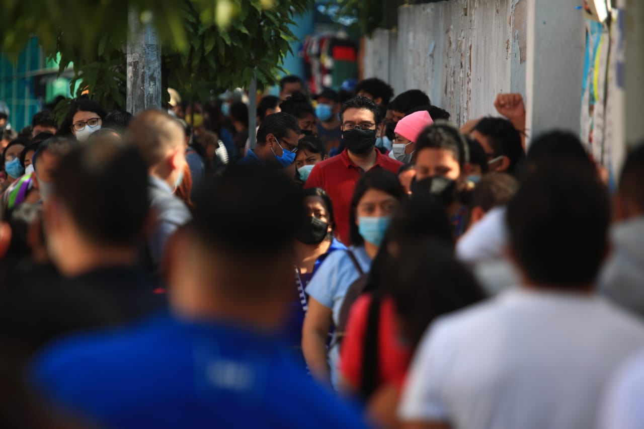 Continúa escasez de vacunas y se complica el proceso de inmunización; Salud dice que eso ya se esperaba