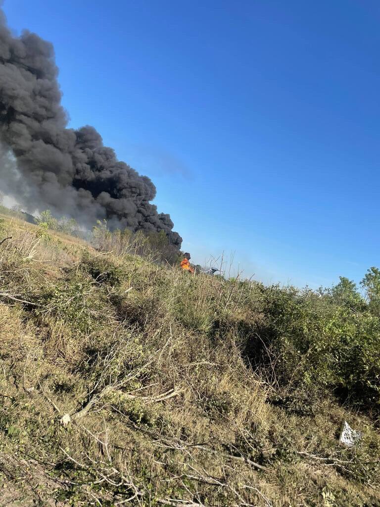 VIDEOS: ¡Se salvan de milagro! Avión se estrella en Texas y todos los ocupantes sobreviven
